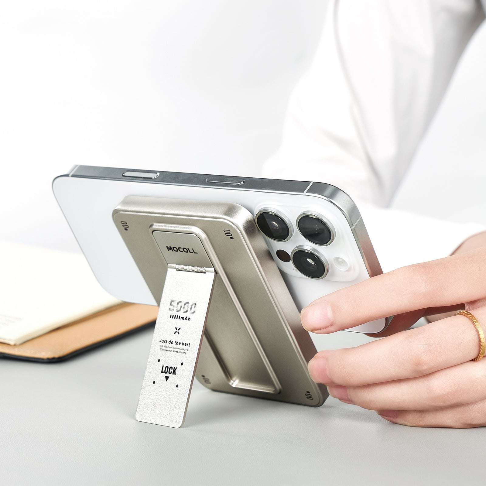 MOCOLL 20W Portable Power Bank with Magnetic Wireless Charging